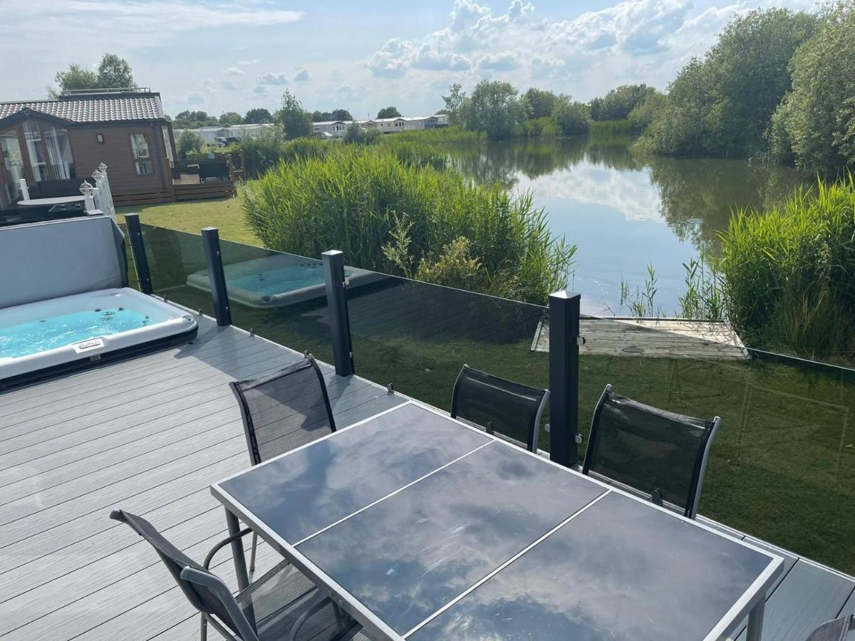Indulgence Lakeside Lodge  Tattershall Eksteriør billede