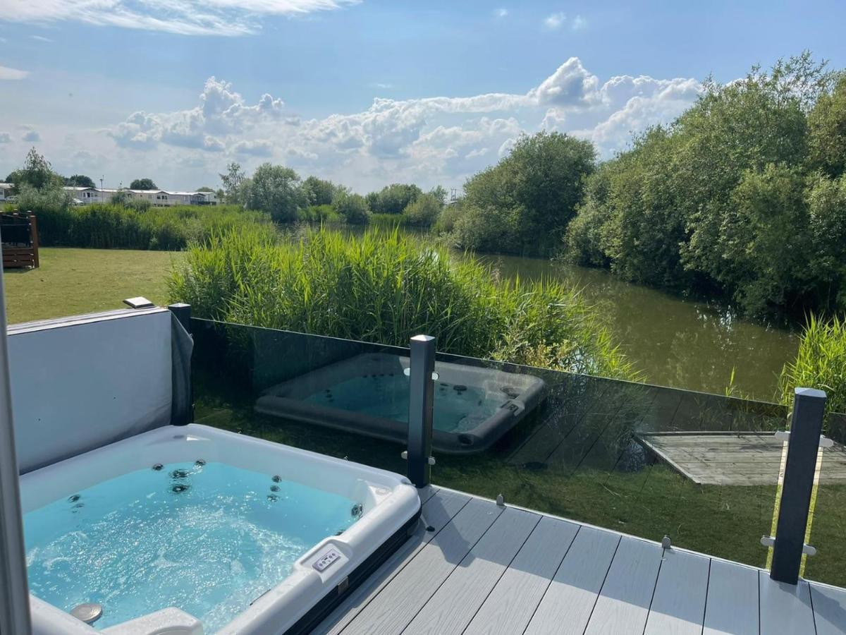 Indulgence Lakeside Lodge  Tattershall Eksteriør billede
