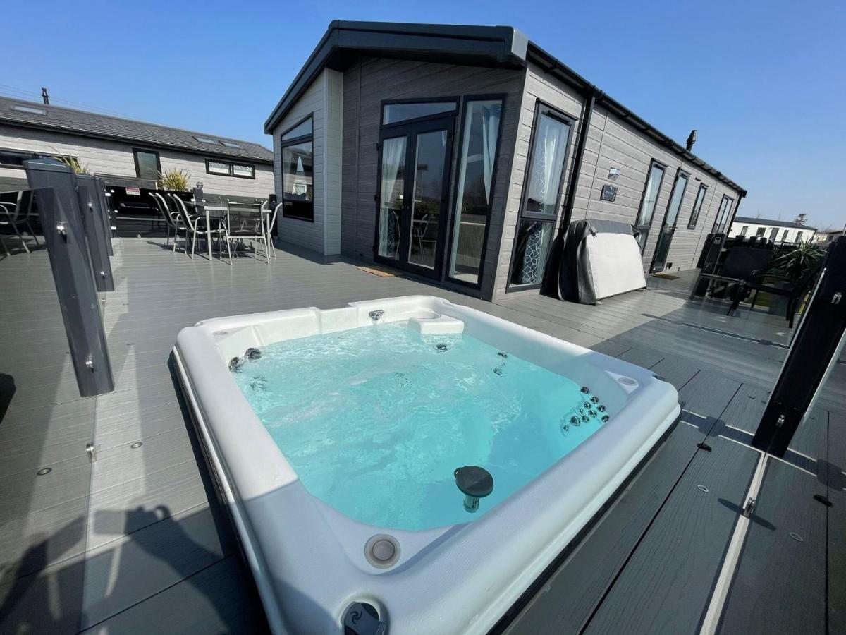 Indulgence Lakeside Lodge  Tattershall Eksteriør billede
