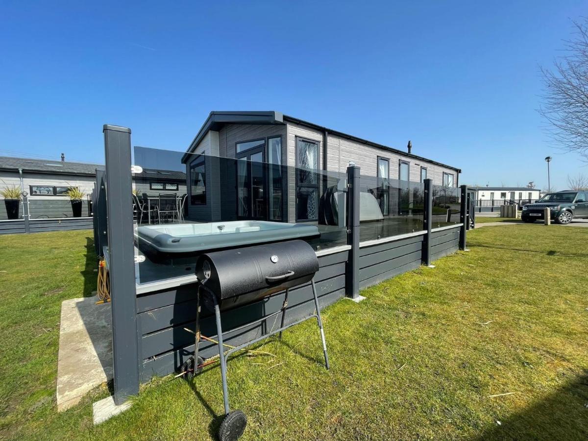 Indulgence Lakeside Lodge  Tattershall Eksteriør billede
