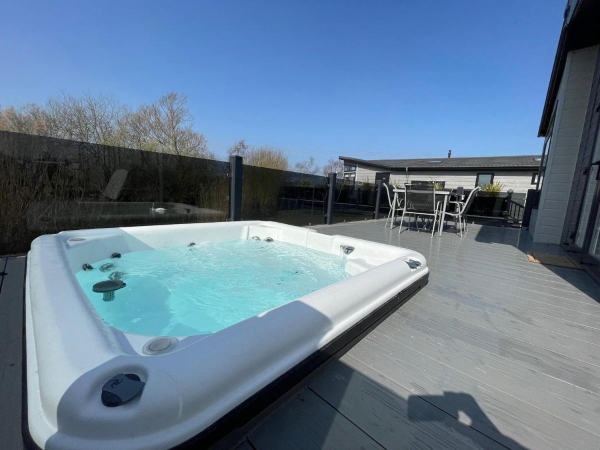 Indulgence Lakeside Lodge  Tattershall Eksteriør billede