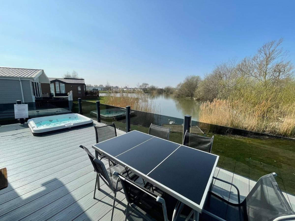 Indulgence Lakeside Lodge  Tattershall Eksteriør billede
