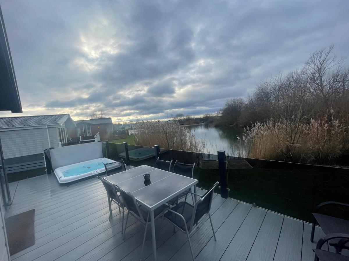 Indulgence Lakeside Lodge  Tattershall Eksteriør billede